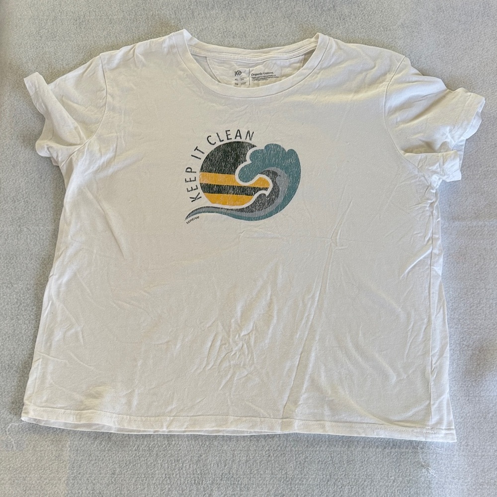 Tentree white graphic T-Shirt with Wave Design.